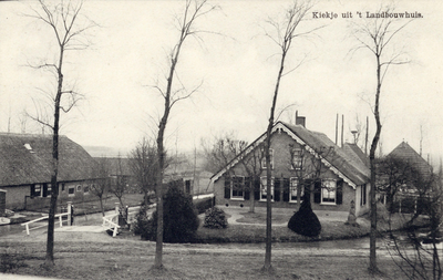 6864 Gezicht op een boerderij aan de Kerkdijk te Achttienhoven uit het zuiden.N.B. De straatnaam Kerkdijk is later ...